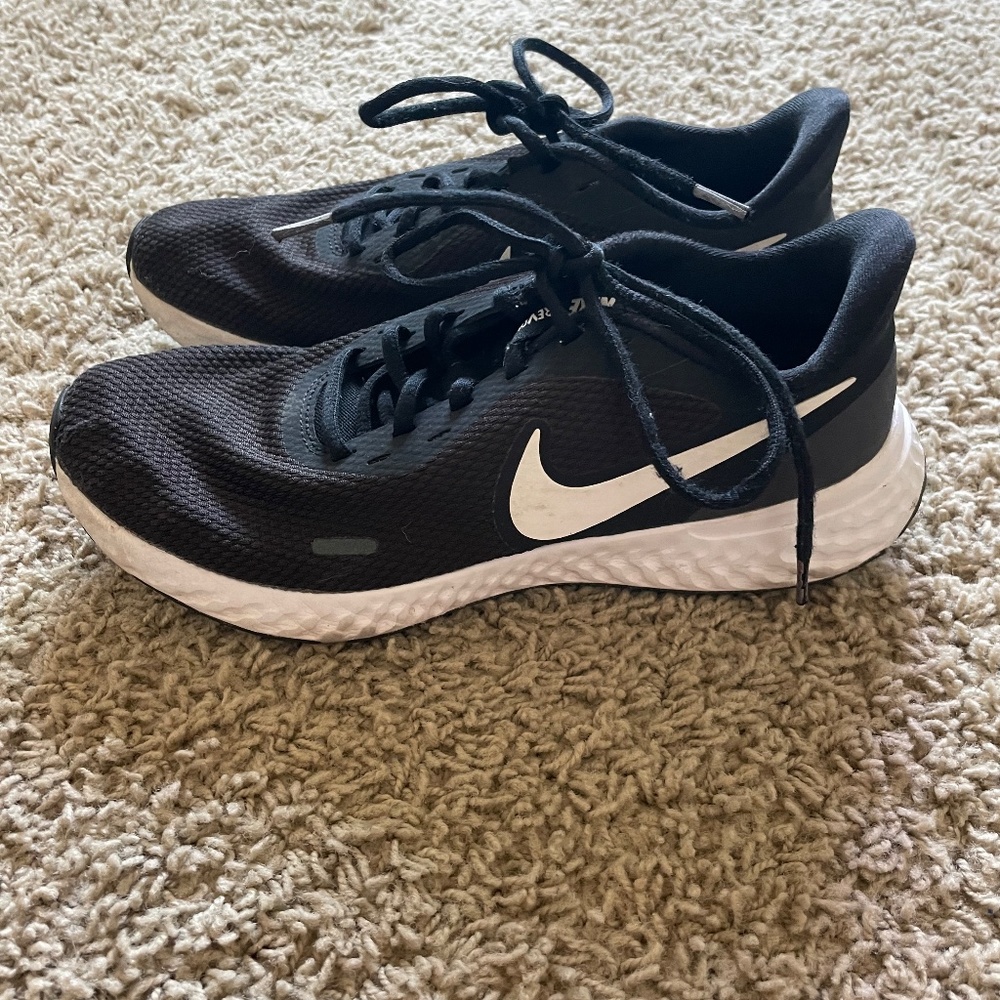Black Nike Revolution 5 Tennis Shoes